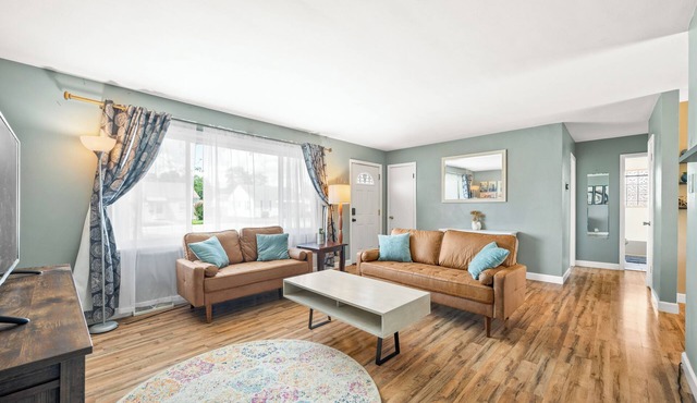 Roadmap Lodging: Bar & Chill, Centrally Located, Fenced Backyard