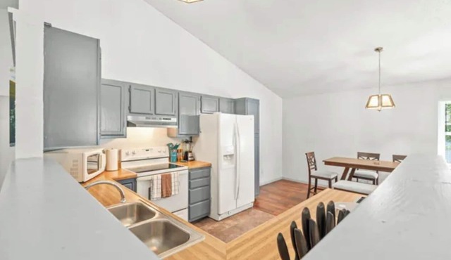 Roadmap Lodging: Franciscan House by Greenwood Park Mall