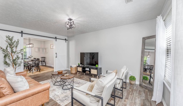 Roadmap Lodging: Luxe Retreat at Janel