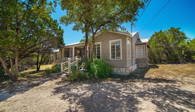 Roadrunner - Great location between Austin and Dripping Springs