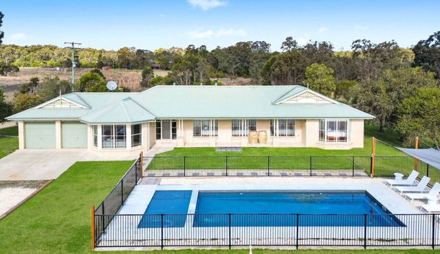 Roads End | Games Barn | Ponies| Alfresco Dining