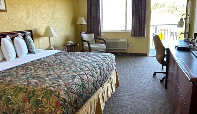 Roadtrip-Friendly Family Stay | Free Parking | Scenic Nature Attractions