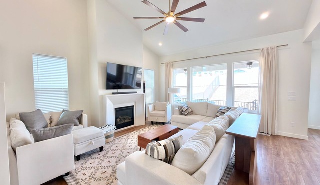 Roam Away From Home R4|Fire Pit |Office |Hot Tub