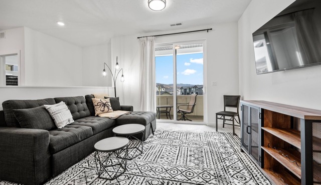 Roam Ski Den R5949A | Snowbasin Escape |2BR & 2 Ba