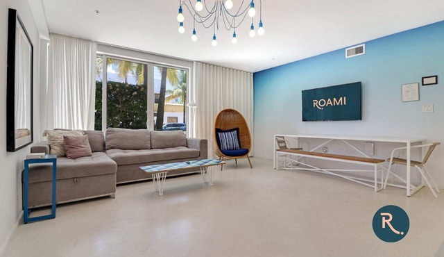 Roami at 250 Collins | Pool | Next to Beach