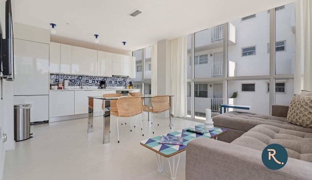 Roami at 250 Collins | 3 Bed | Pool - 2 units