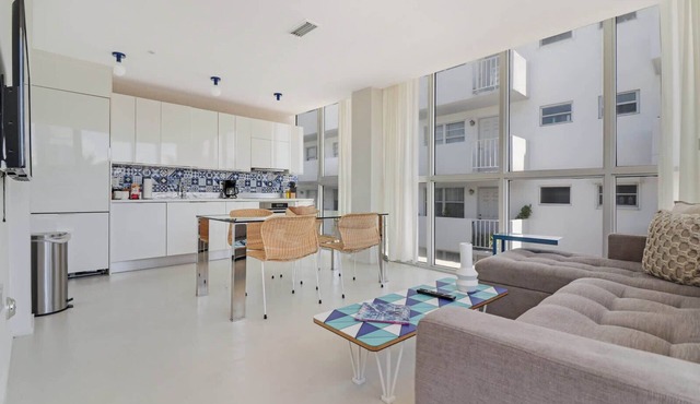 Roami at 250 Collins | 3 Bed Combo | Rooftop Pool
