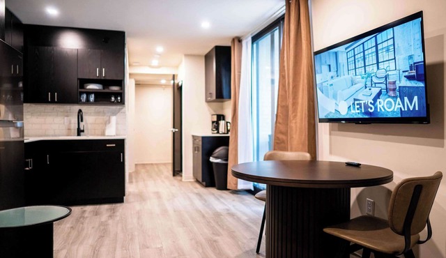 Roami at the Fitz | 1BR sleeps 4 | gym