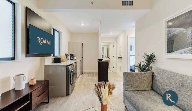 Roami at The Palace | 2 Bedroom | Queen