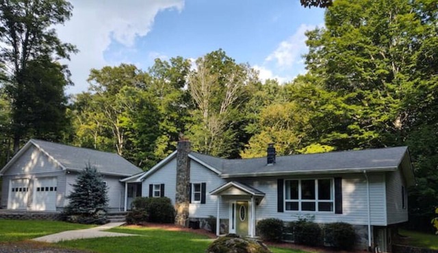 Roan Mountain Creek Side Hideaway