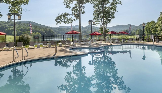 Roanoke ADA Room | Park View + Resort Amenities