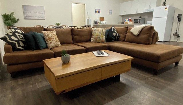 Roantree House 4BR CBD Sleeps 10 Secure yard