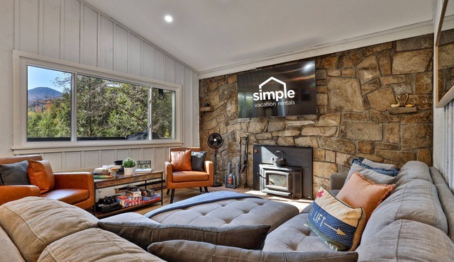 Roaring Bear Cabin: Secluded Killington Retreat with Hot Tub and Fire Pit