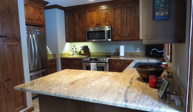 Roaring Fork Luxury Base Camp - 3 Bed/2 Bath on River