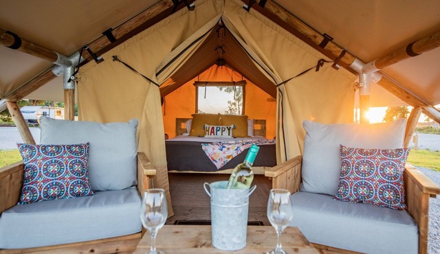 Roaring River's Cozy Nature Retreat