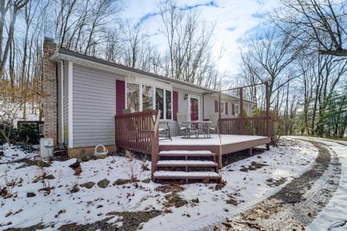 Roaring Spring Horse Farm Getaway with Game Room