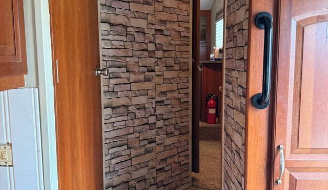 Robbins Nest 1 is a cozy RV with 1 bedroom in fantastic Mayo, FL.