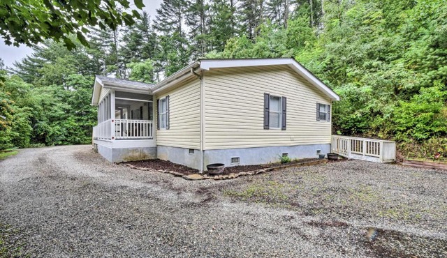 Robbinsville Home, Close to Boating and Marina!
