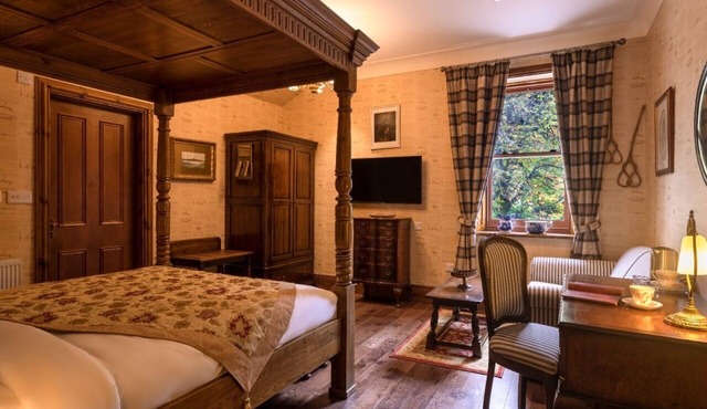 Robert Burn Suite - A Four Poster Bed