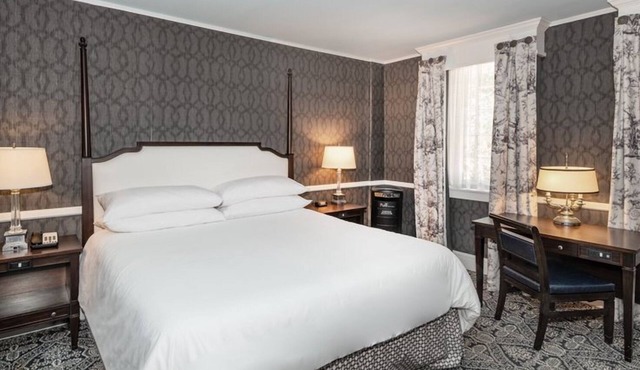 Robert Johnson King, Historic Inns, Near Top Dining & City Attractions