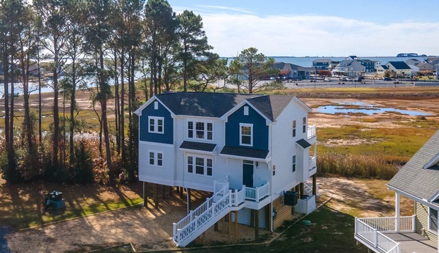 Robert's Retreat | 5BR Marsh Views + Decks, Pools, Golf & Captain's Cove Amenities