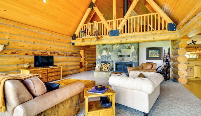 Roberts A-Frame Log Cabin Near Red Lodge Mountain!