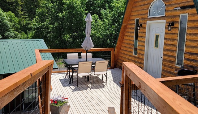 Robies Roost Guesthouse - Cabin in the Woods!