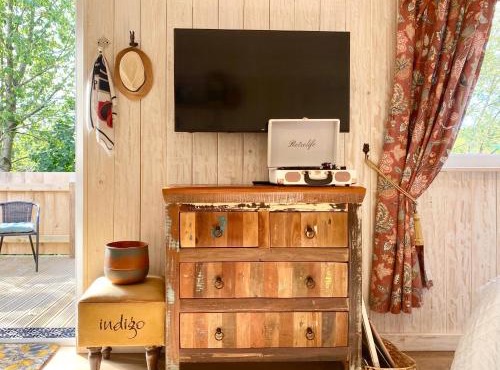 Robin Cabin with hot tub