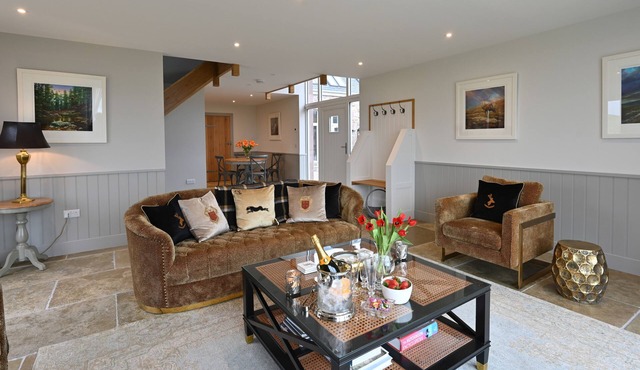 Robin Cottage, Logiealmond Estate