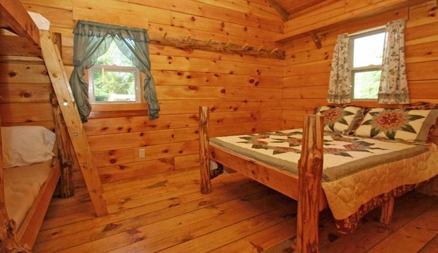 Robin Hill Camping Resort Deluxe Cottage 13