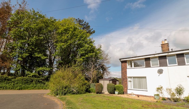 ROBIN HOUSE, pet friendly, with a garden in Lucker