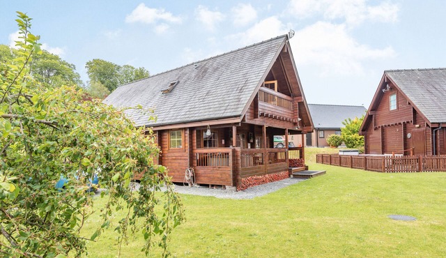 ROBIN LODGE, family friendly, character holiday cottage in Llanbedr