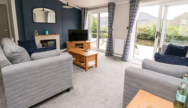 ROBIN LODGE, family friendly, with a garden in St Fillans