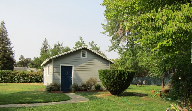 Robin's Nest-1 Bedroom Garden Cottage in Fair Oaks