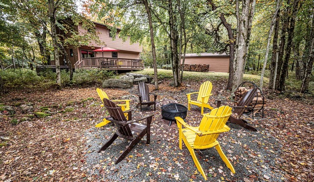 Robin's Nest ~ Hot tub ~ Firepit ~Kids Indoor Treehouse ~Gameroom ~Close to Ski