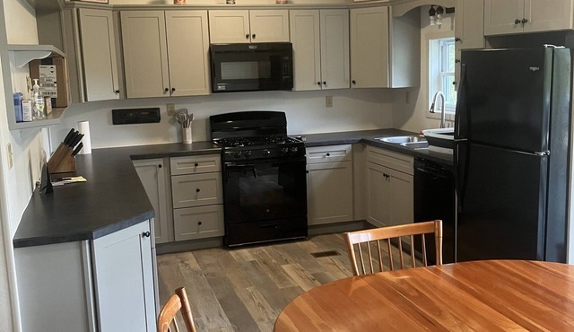 Robin's Nest: Newly renovated home located on 60 acres of fields & forest.