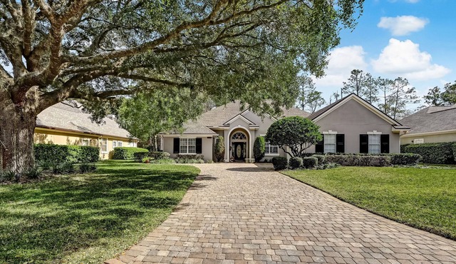 Robin's Nest Spacious home in Gated Community