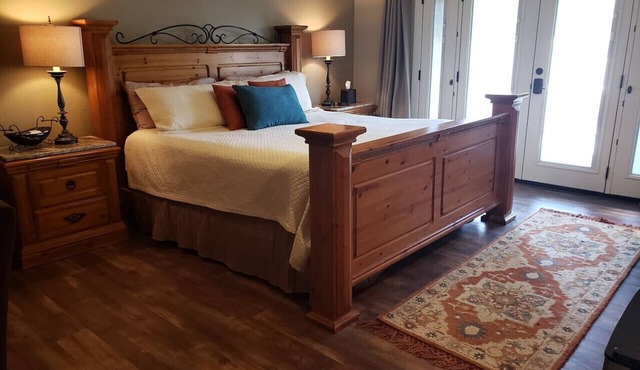 Robin`s Red Rock Getaway Suite A