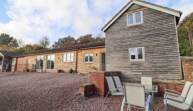 ROBIN'S REST, pet friendly in Gorsley