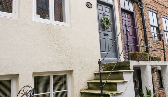 ROBINS NEST, pet friendly, character holiday cottage in Whitby