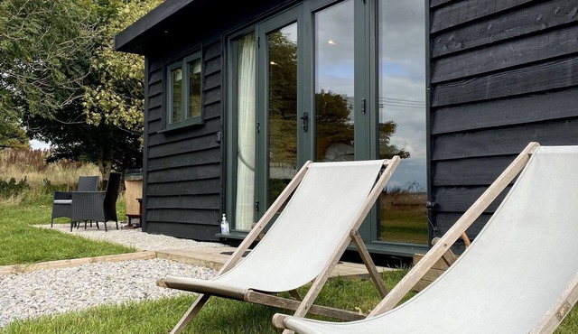 Robin’s Nest - (Top Cabin) - sleeps 2 guests