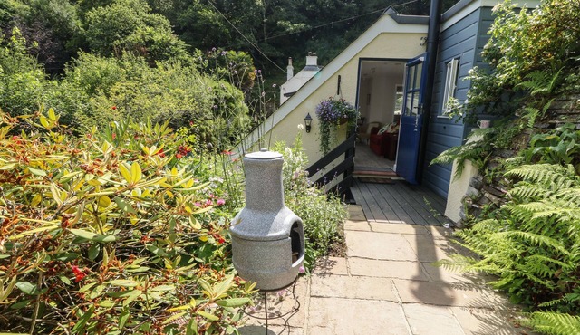 ROBINS REST, pet friendly, character holiday cottage in Bere Alston