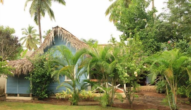 Robinson Crusoe Caribbean Syle Cottage, Simple Living 2 Minute Walk from Beach