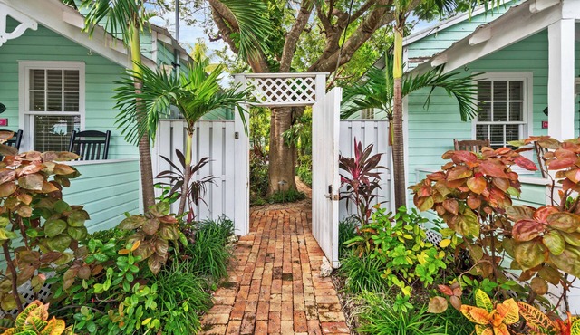 ~ROBINSON CRUSOE COTTAGE~ Delight in island vibes in this home with a pool.