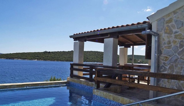 Robinson House "blue Stone" With Swimming Pool