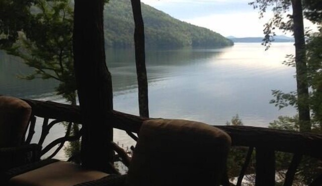 Robinson Lake Front Lodge on Lake Jocassee