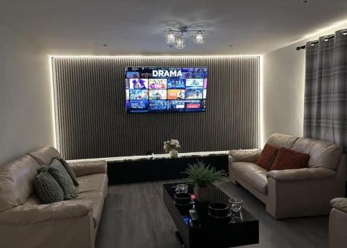 Rochester Apartment-Sleeps 4-Free Parking