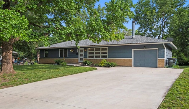 Rock Chalk Retreat: Steps from Allen Fieldhouse & KU