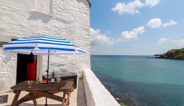 ROCK COTTAGE, pet friendly, country holiday cottage in Mevagissey