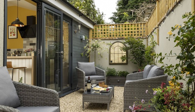 Rock Cottage - sleeps 2 guests in 1 bedroom